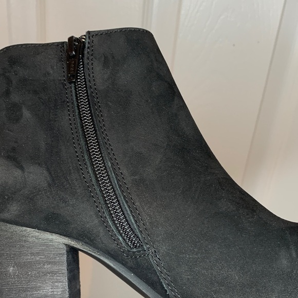 Steve Madden Black Ankle Booties Faux suede Size 7 Brand New - Picture 14 of 15